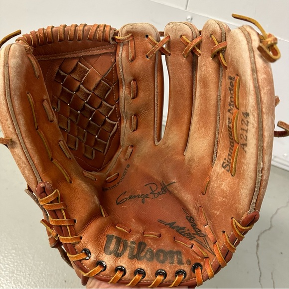 Wilson Signature Model A2124 George Brett Baseball Glove Mitt RHT - Picture 3 of 6